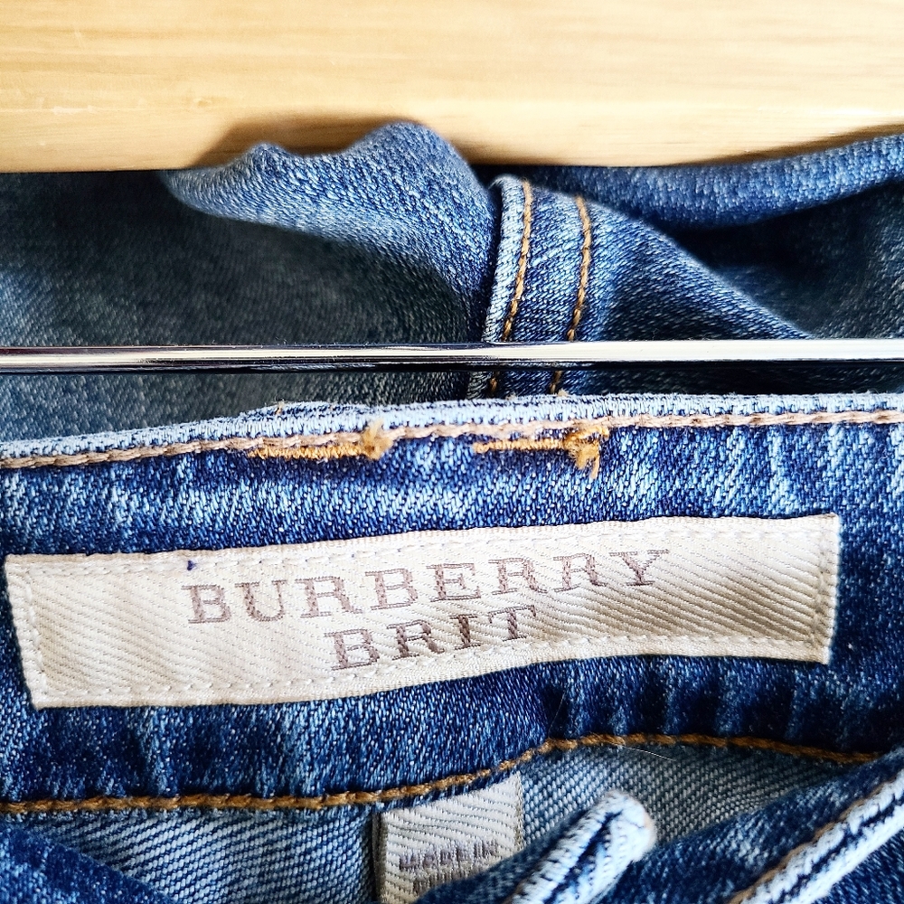 Burberry Brit
Button Fly Denim Shorts | Size: 25 - Picture 4 of 4